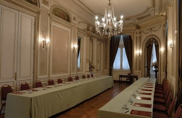 Salón Degas del Palacio San Miguel preparado para reunión de trabajo